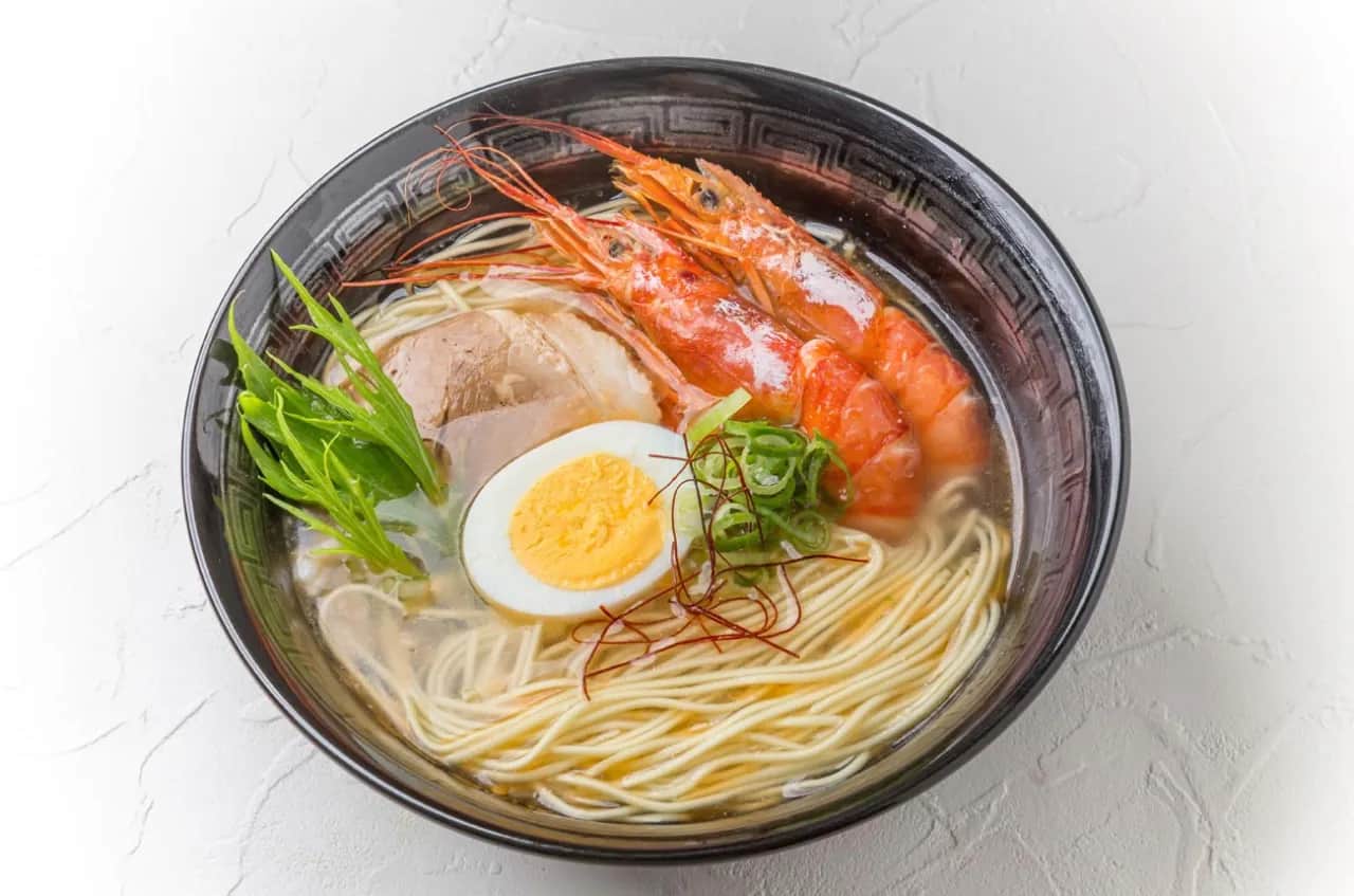 Ramen: Japońska zupa z chińskimi korzeniami poznaj jej tożsamość